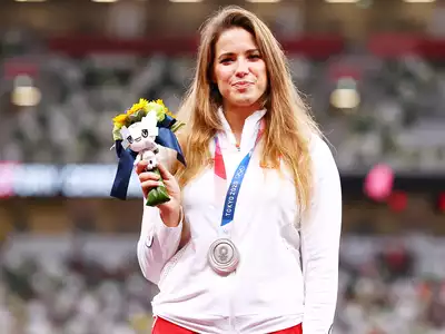 Olympic Silver Medalist Maria Andrejczyk auctions off her medal to help an infant get heart surgery.