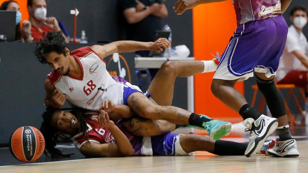 In the picture shown above, it shows a bad injury that can happen when you play basketball.